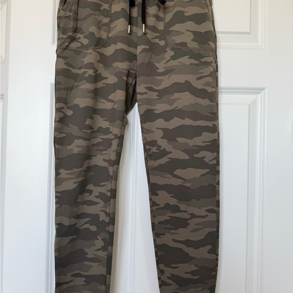 Zyia Camo Unwind Jogger Pants